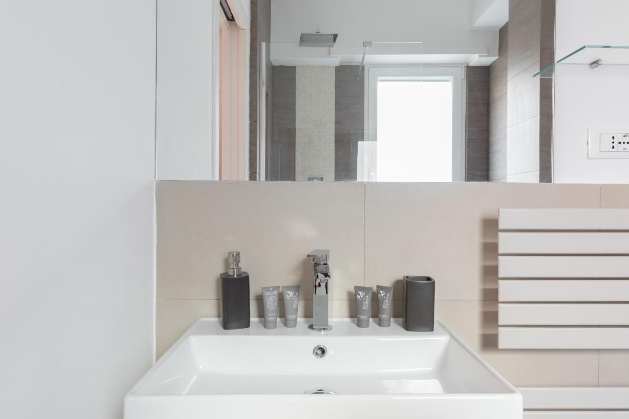 Amoretti Apartment, 6 Persone, 3 Camere, 2 Bagni, Balcone, Wi-Fi, Metro B Monti Tiburtini Rome Bagian luar foto